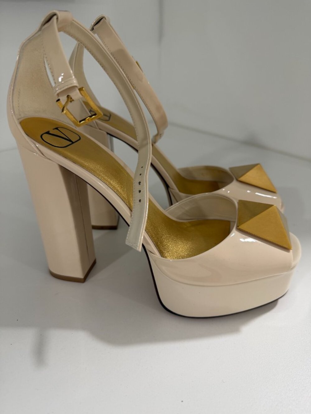 Valentino Garavani Beige & Gold Platform Sandals - Picture 2 of 5